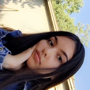 Meet your Posher, Paola